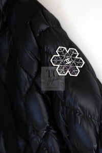 CHANEL 19N Black CC Logo Puffer Down Jacket Coat 36 38 シャネル ココ ネージュ ブラック ココマーク フード付き ブルゾン ダウン ジャケット 即発