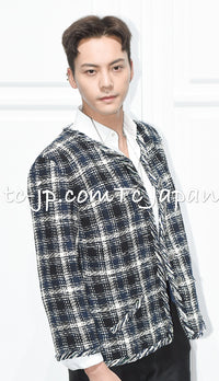 CHANEL 18S Navy Blue Ivory Checked Cotton Collarless Tweed Jacket Skirt Suit 42 シャネル ネイビー ブルー アイボリー チェック コットン ノーカラー ツイード ジャケット スカート スーツ 即発 - TC JAPAN