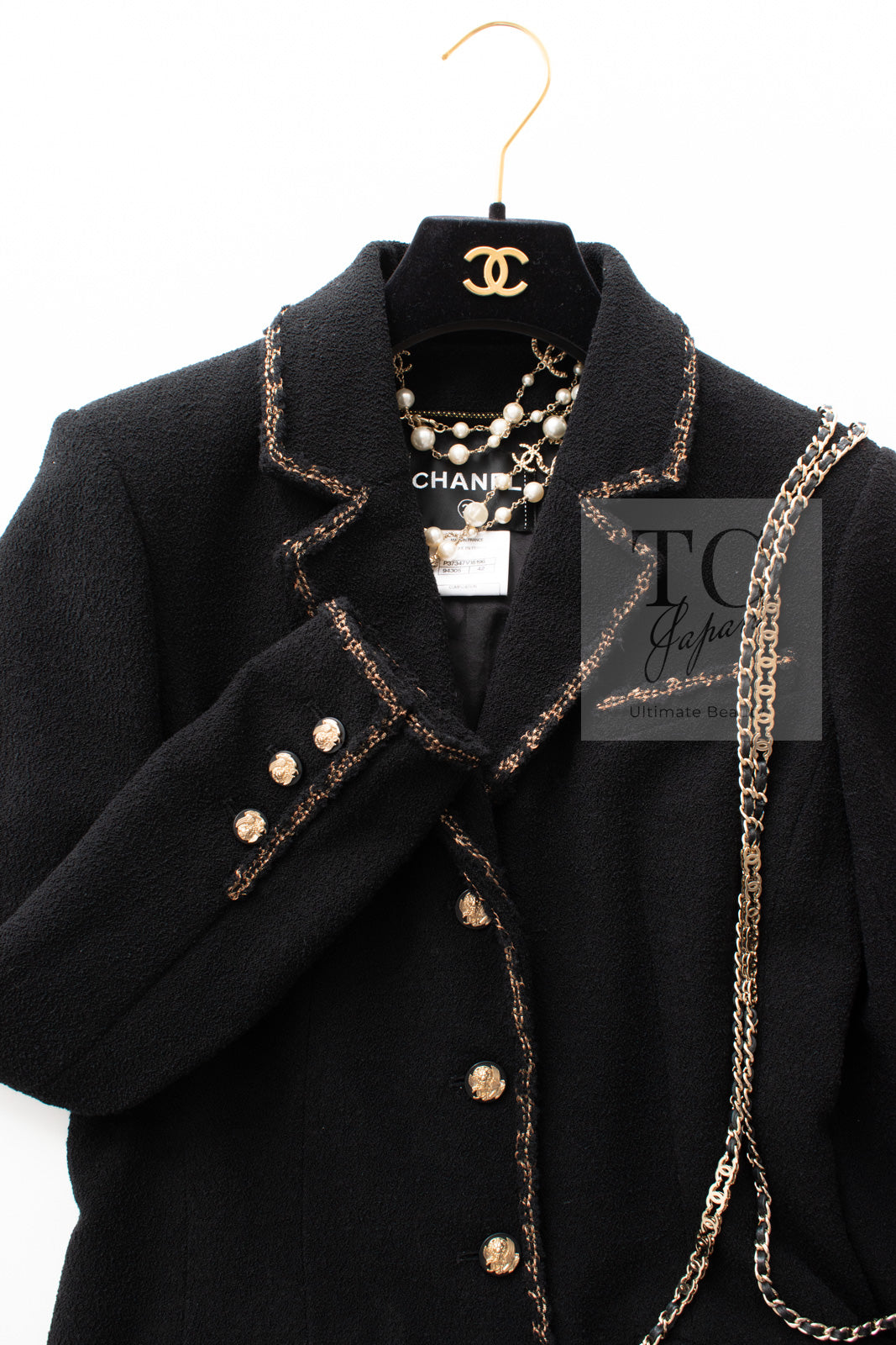 シャネル　CHANEL　ジャケット38 ハンガー付き シャネル ジャケット CHANEL ブラック ゴールド ライン トリム ウール