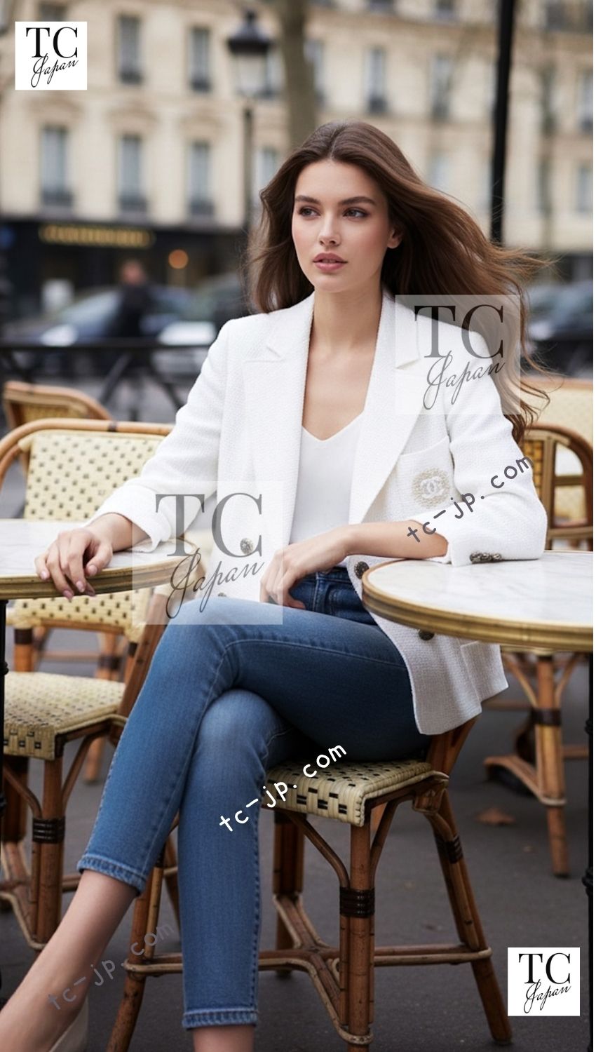 CHANEL 12S Tweed Jacket Blazer White Double Breasted CC Logo Buttons Embroidered Logo 40 シャネル ツイード ジャケット ブレザー ホワイト ダブルブレスト CCロゴボタン 刺繍ロゴ 即発