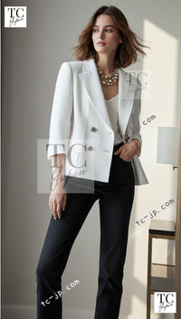 CHANEL 12S Tweed Jacket Blazer White Double Breasted CC Logo Buttons Embroidered Logo 40 シャネル ツイード ジャケット ブレザー ホワイト ダブルブレスト CCロゴボタン 刺繍ロゴ 即発