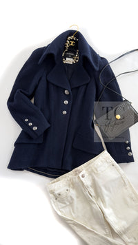 CHANEL 08A Dark Navy Wool Big Lion Button Jacket Coat 36 シャネル ダーク ネイビー ウール 大きい ライオン ボタン ジャケット コート 即発