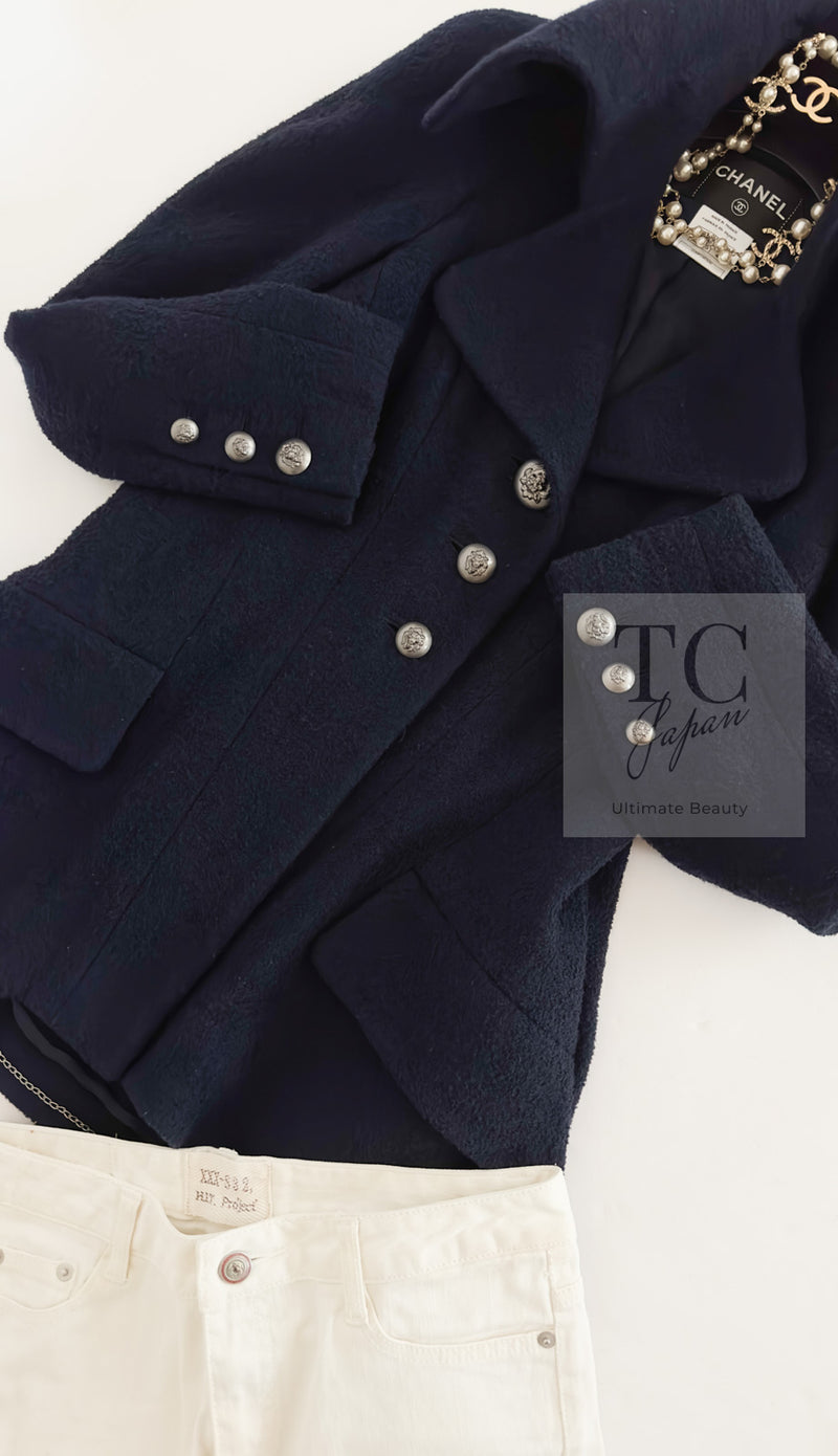 CHANEL 08A Dark Navy Wool Big Lion Button Jacket Coat 36 シャネル ダーク ネイビー ウール 大きい ライオン ボタン ジャケット コート 即発
