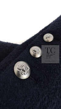 CHANEL 08A Dark Navy Wool Big Lion Button Jacket Coat 36 シャネル ダーク ネイビー ウール 大きい ライオン ボタン ジャケット コート 即発