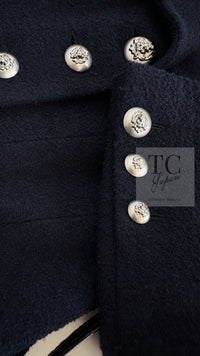 CHANEL 08A Dark Navy Wool Big Lion Button Jacket Coat 36 シャネル ダーク ネイビー ウール 大きい ライオン ボタン ジャケット コート 即発