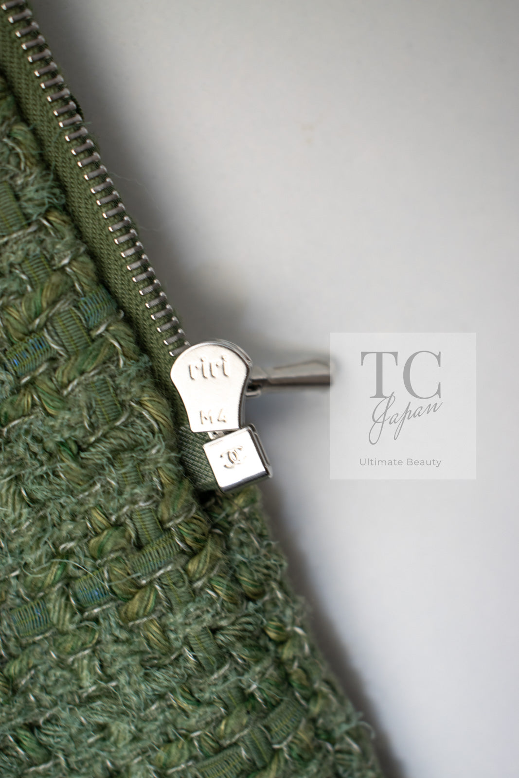 CHANEL 17C Olive Moss Green Wool Cotton Tweed Jacket 38 シャネル オリーブ モス グリーン ウール コットン ツイード ジャケット 即発