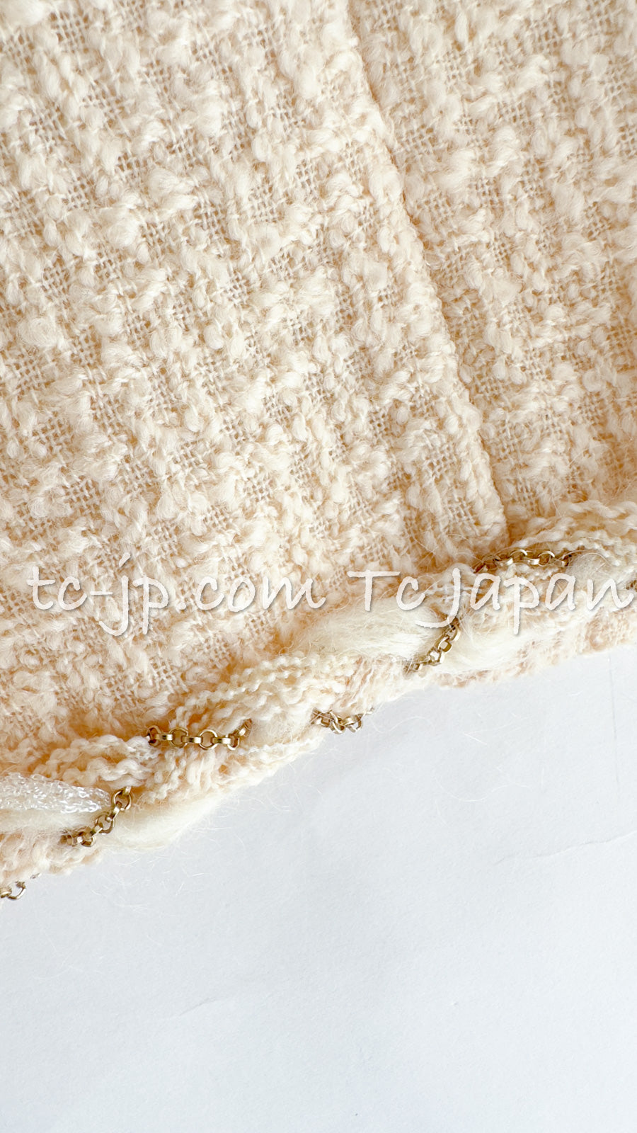 CHANEL 07A Creme Ivory Gold Chain Trim Wool Tweed Jacket Skirt Suit 36 38 シャネル クリーム アイボリー ゴールド チェーン トリム ウール ツイード ジャケット スカート スーツ 即発