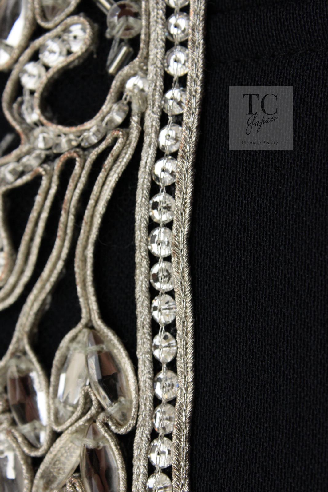 CHANEL 02A Dark Navy Rhinestones Wool Jacket 42 シャネル ダークネイビー ウール ヘップバーン風 ラインストーン 王冠ジャケット 即発