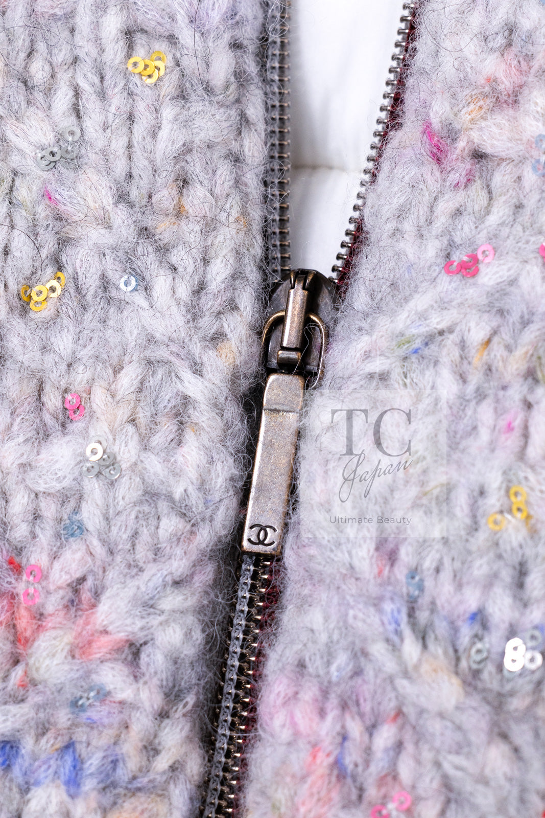 CHANEL 17PF Gray Multi Rhinestone Wool Alpaca Zip up Blouson Jumper Jacket 36 38 シャネル グレー マルチ ビジュー ラインストーン ウール アルパカ ジッパー ブルゾン ジャンパー ジャケット 即発