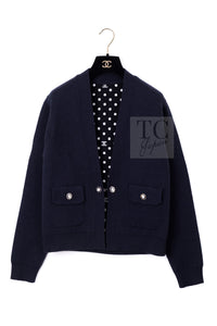 CHANEL 24PS Dark Navy Black Cashmere CC Logo Reversible Cardigan Jacket 36 38 シャネル ダークネイビー ブラック カシミヤ CC ロゴ 裏も可愛い リバーシブル カメリアボタン カーディガン ジャケット