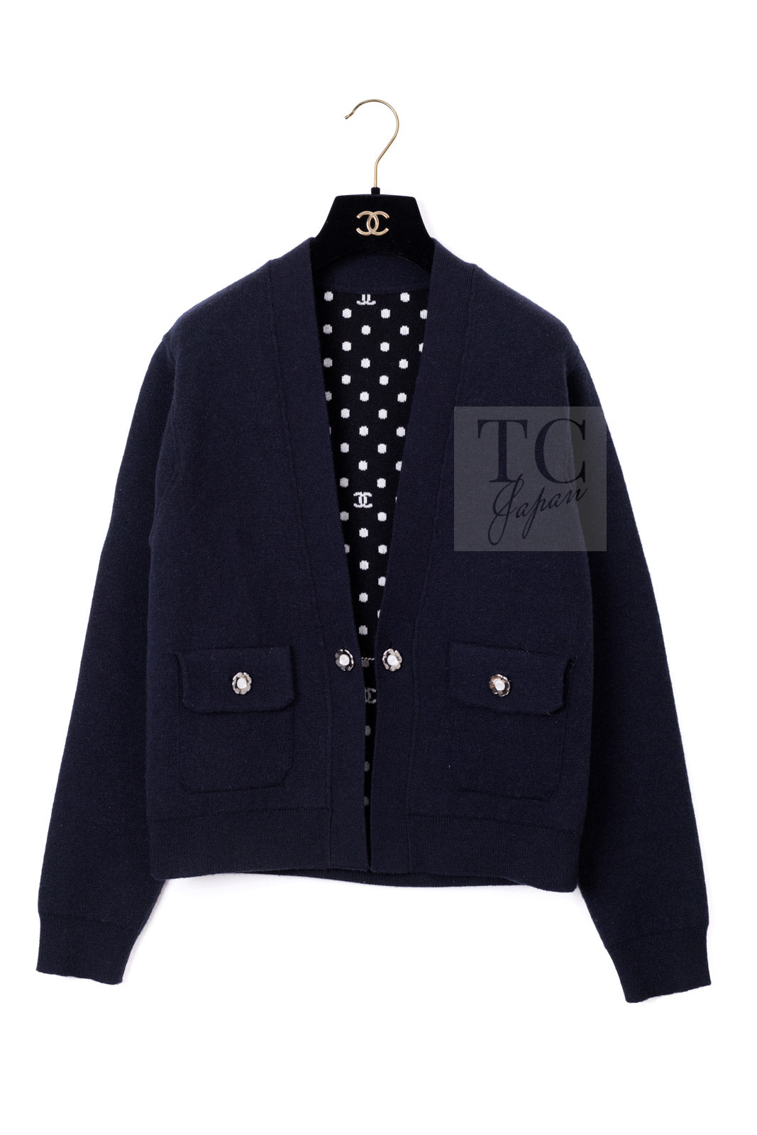 CHANEL 24PS Dark Navy Black Cashmere CC Logo Reversible Cardigan Jacket 36 38 シャネル ダークネイビー ブラック カシミヤ CC ロゴ 裏も可愛い リバーシブル カメリアボタン カーディガン ジャケット