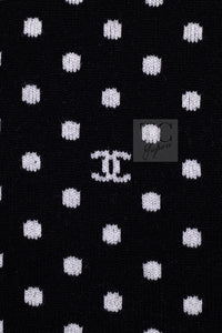 CHANEL 24PS Dark Navy Black Cashmere CC Logo Reversible Cardigan Jacket 36 38 シャネル ダークネイビー ブラック カシミヤ CC ロゴ 裏も可愛い リバーシブル カメリアボタン カーディガン ジャケット