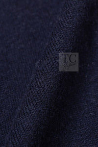 CHANEL 24PS Dark Navy Black Cashmere CC Logo Reversible Cardigan Jacket 36 38 シャネル ダークネイビー ブラック カシミヤ CC ロゴ 裏も可愛い リバーシブル カメリアボタン カーディガン ジャケット