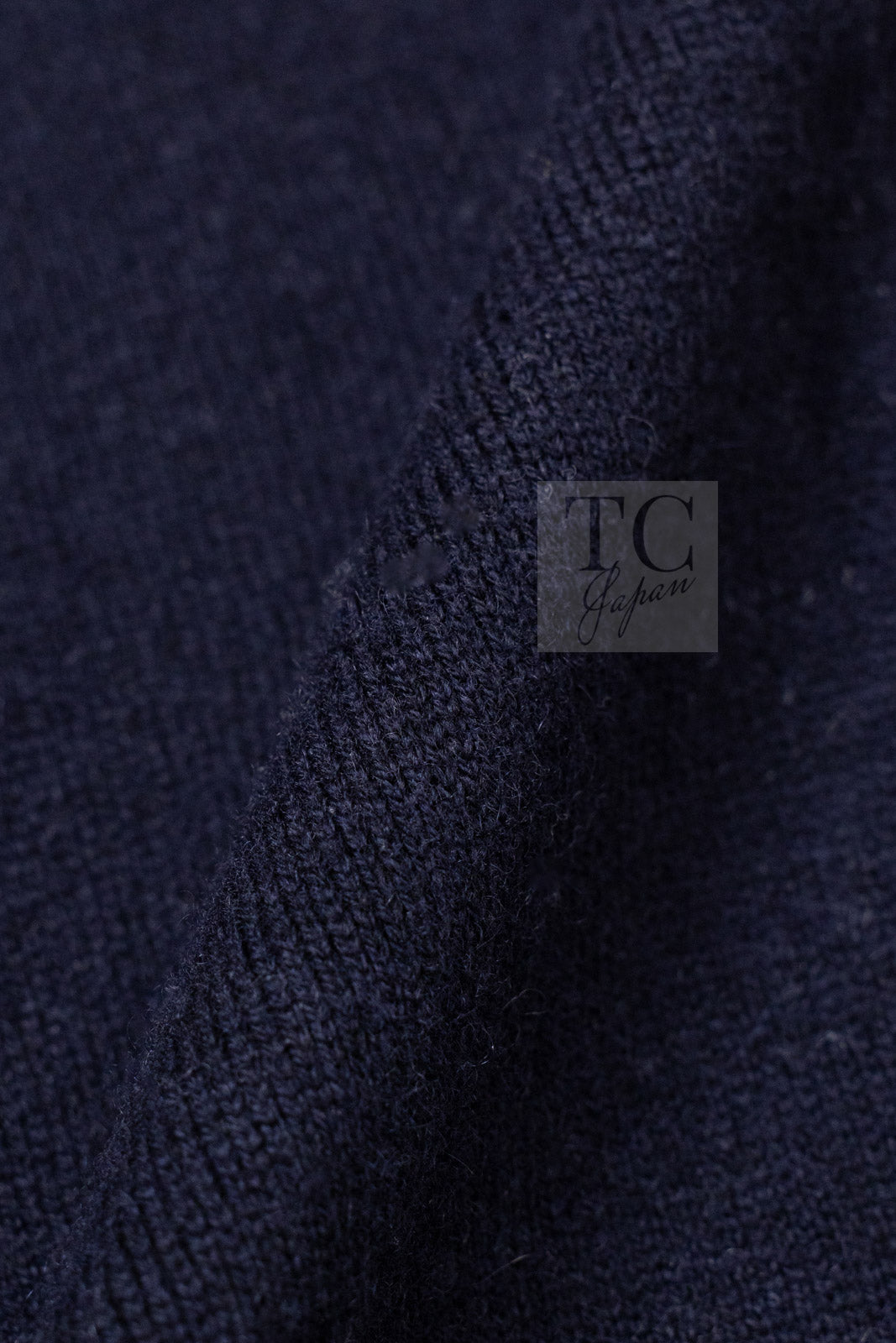 CHANEL 24PS Dark Navy Black Cashmere CC Logo Reversible Cardigan Jacket 36 38 シャネル ダークネイビー ブラック カシミヤ CC ロゴ 裏も可愛い リバーシブル カメリアボタン カーディガン ジャケット