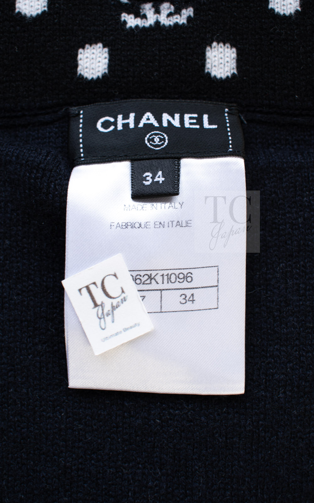 CHANEL 24PS Dark Navy Black Cashmere CC Logo Reversible Cardigan Jacket 36 38 シャネル ダークネイビー ブラック カシミヤ CC ロゴ 裏も可愛い リバーシブル カメリアボタン カーディガン ジャケット