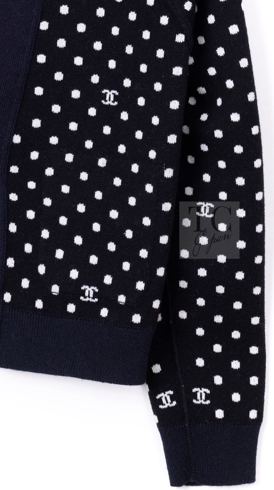 CHANEL 24PS Dark Navy Black Cashmere CC Logo Reversible Cardigan Jacket 36 38 シャネル ダークネイビー ブラック カシミヤ CC ロゴ 裏も可愛い リバーシブル カメリアボタン カーディガン ジャケット