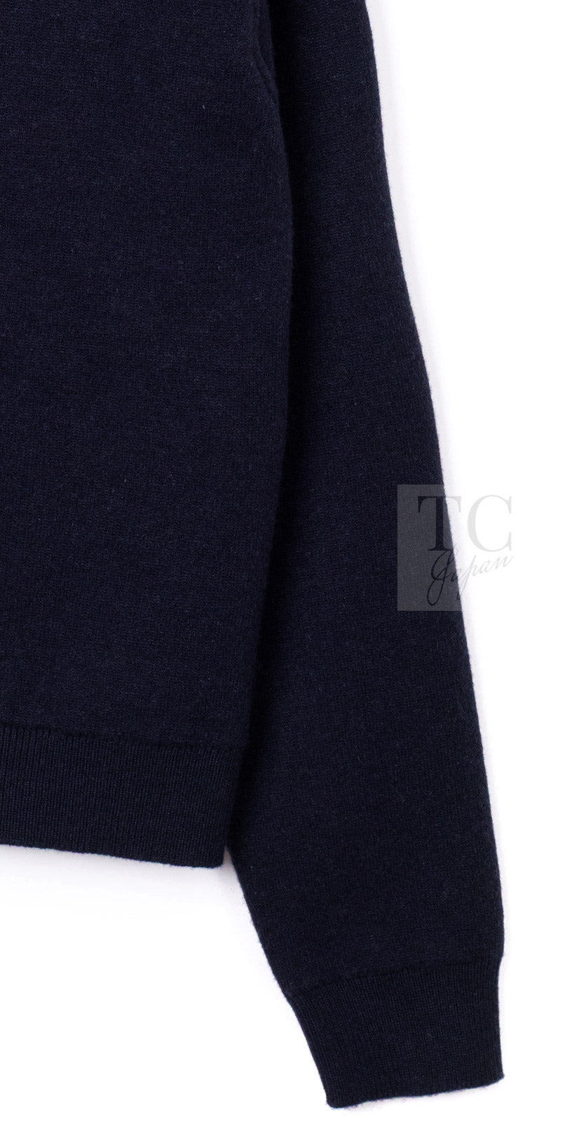 CHANEL 24PS Dark Navy Black Cashmere CC Logo Reversible Cardigan Jacket 36 38 シャネル ダークネイビー ブラック カシミヤ CC ロゴ 裏も可愛い リバーシブル カメリアボタン カーディガン ジャケット