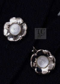 CHANEL 24PS Dark Navy Black Cashmere CC Logo Reversible Cardigan Jacket 36 38 シャネル ダークネイビー ブラック カシミヤ CC ロゴ 裏も可愛い リバーシブル カメリアボタン カーディガン ジャケット