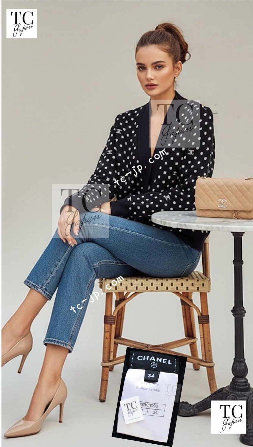 CHANEL 24PS Dark Navy Black Cashmere CC Logo Reversible Cardigan Jacket 36 38 シャネル ダークネイビー ブラック カシミヤ CC ロゴ 裏も可愛い リバーシブル カメリアボタン カーディガン ジャケット