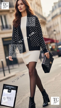 CHANEL 24PS Dark Navy Black Cashmere CC Logo Reversible Cardigan Jacket 36 38 シャネル ダークネイビー ブラック カシミヤ CC ロゴ 裏も可愛い リバーシブル カメリアボタン カーディガン ジャケット