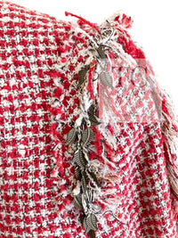 CHANEL 10C Red Metallic Gold Leaf Trim Fringe Wool Tweed Jacket 38 シャネル レッド メタリック ゴールド 木の葉 トリム フリンジ ウール ノーカラー ツイード ジャケット