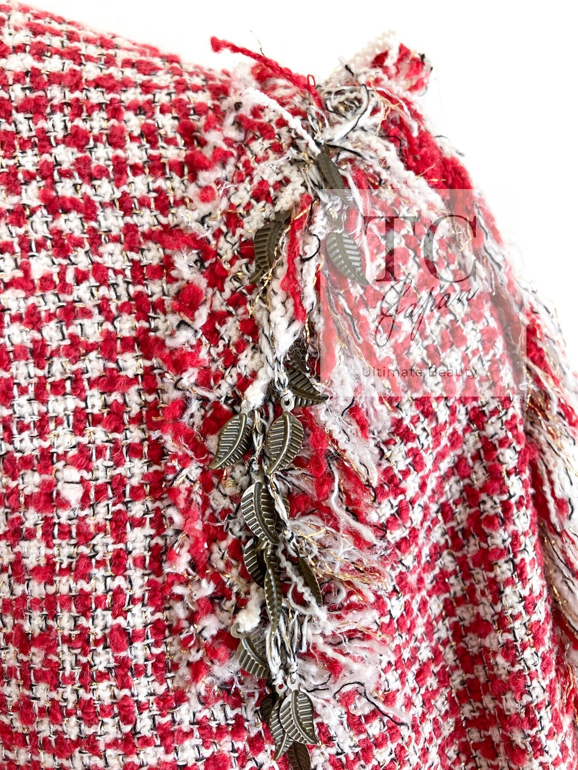 CHANEL 10C Red Metallic Gold Leaf Trim Fringe Wool Tweed Jacket 38 シャネル レッド メタリック ゴールド 木の葉 トリム フリンジ ウール ノーカラー ツイード ジャケット