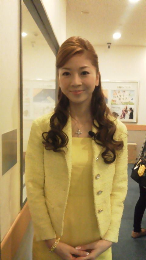CHANEL 12C Yellow CC Logo Button Tweed Jacket 42-26