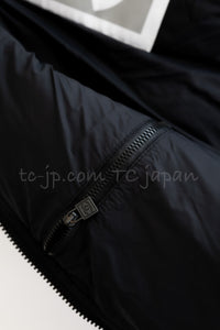 CHANEL 07A Black Ivory CC Big Logo Puffer Real Down 100% Jacket Coat 36 38 シャネル ブラック アイボリー ビッグ ココ マーク リアル ダウン 100% ジャケット コート ペンギンシリーズ即発