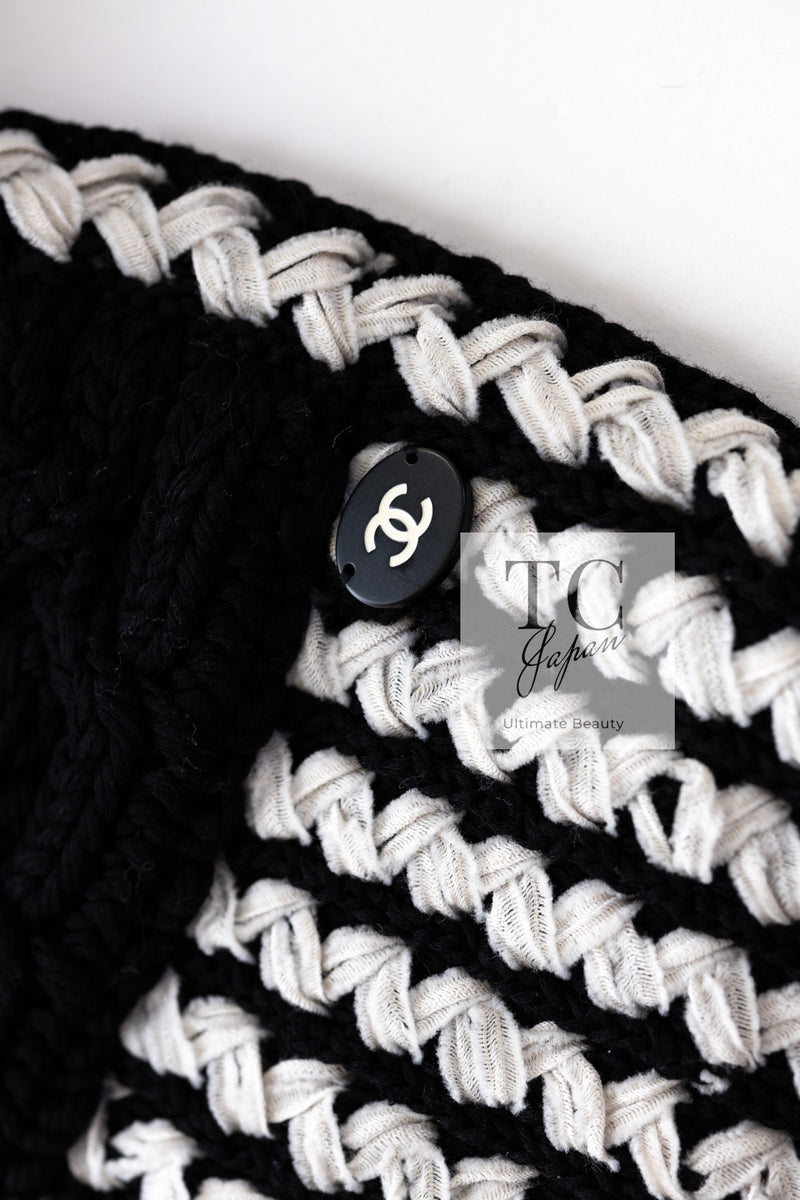 CHANEL 18PS Black Off White Cotton Knit Jacket Cardigan Skirt Setup 36 38 シャネル ブラック オフ ホワイト コットン ニット カーディガン スカート セットアップ 即発