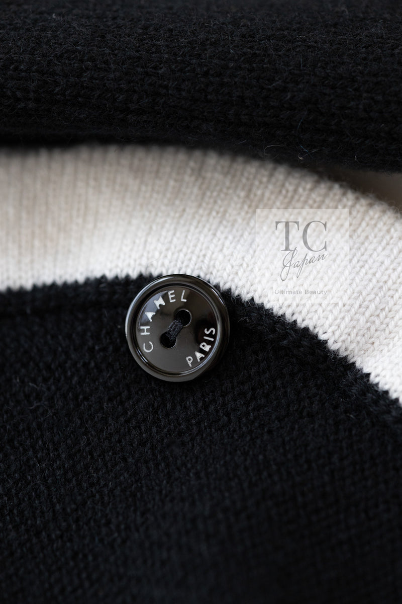 CHANEL 18PS Black Light Gray CC Logo Buttons Cashmere Knit Cardigan 38 シャネル ブラック ライトグレー CCロゴボタン カシミヤ100% ニット カーディガン 即発