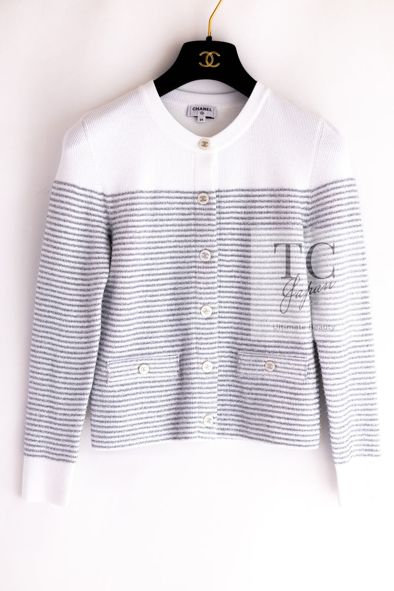 CHANEL 24 COCO Beach White Silver CC Logo Buttons Knit Cardigan 34 シャネル ココビーチ ホワイト シルバー ココ マーク ボタン ニット カーディガン 即発