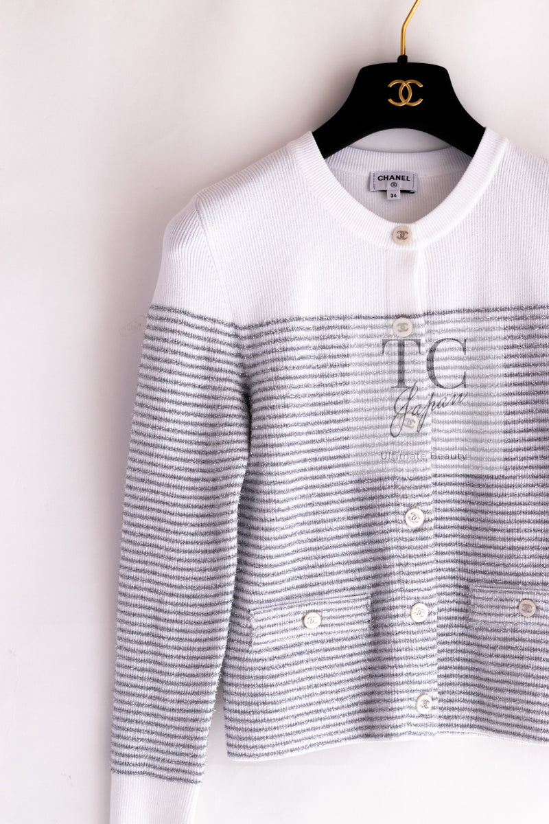 CHANEL 24 COCO Beach White Silver CC Logo Buttons Knit Cardigan 34 シャネル ココビーチ ホワイト シルバー ココ マーク ボタン ニット カーディガン 即発