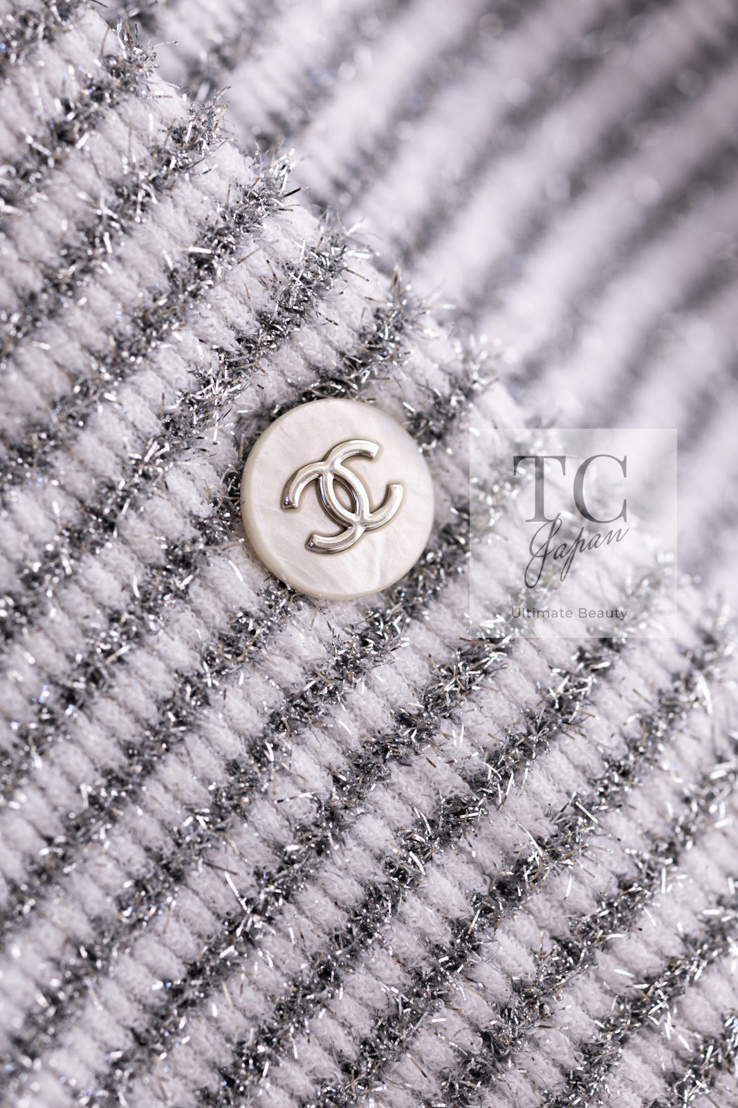 シャネル　カフス　ボタン CHANEL ショート丈ニットカーディガン ココボタン 21C 黒(58867