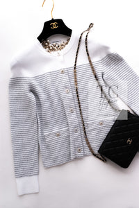 CHANEL 24 COCO Beach White Silver CC Logo Buttons Knit Cardigan 34 シャネル ココビーチ ホワイト シルバー ココ マーク ボタン ニット カーディガン 即発