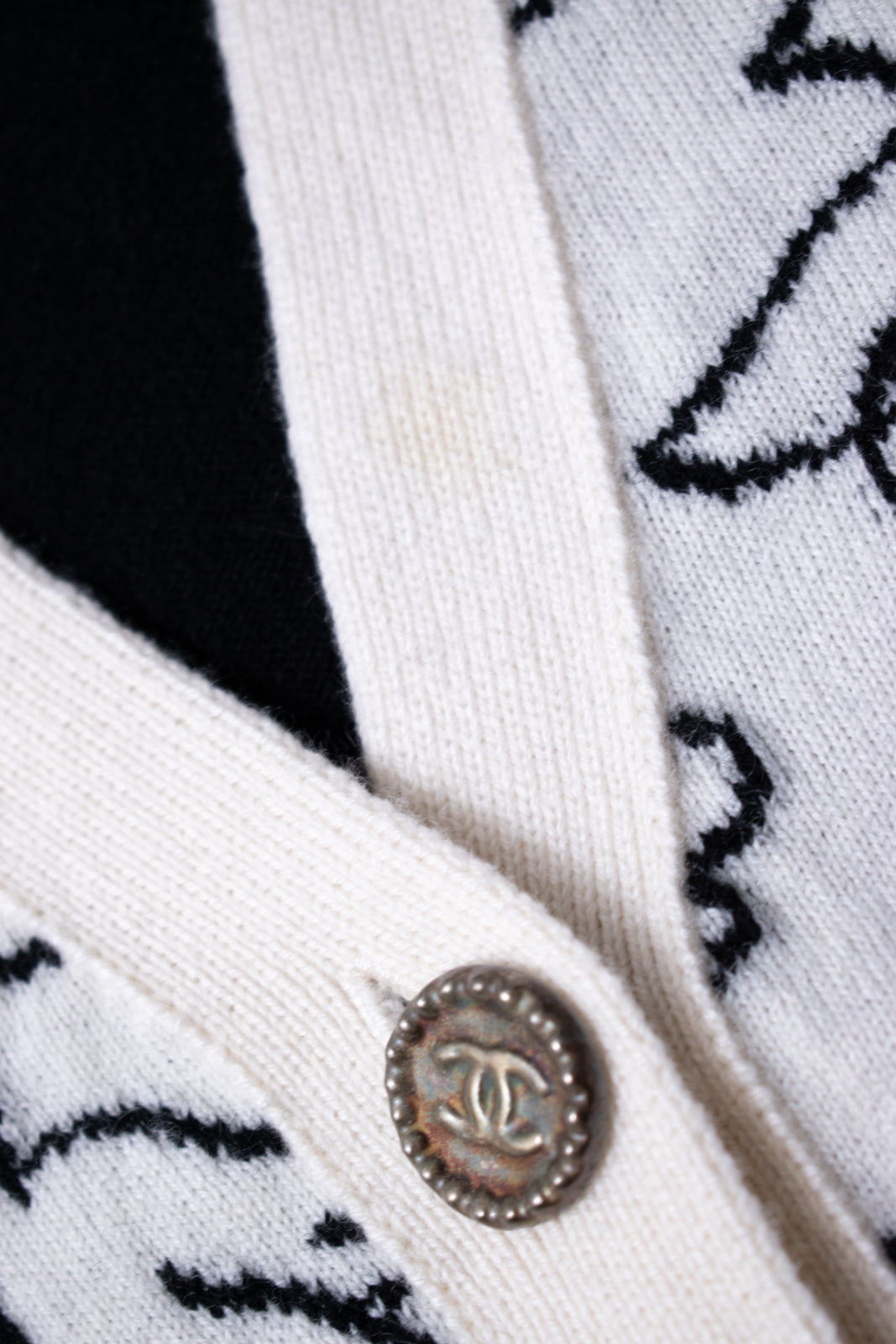 CHANEL 22C White Black Bird Pattern Cashmere Knit Cardigan 36 シャネル ホワイト ブラック トリ柄 カシミヤ ニット カーディガン 即発