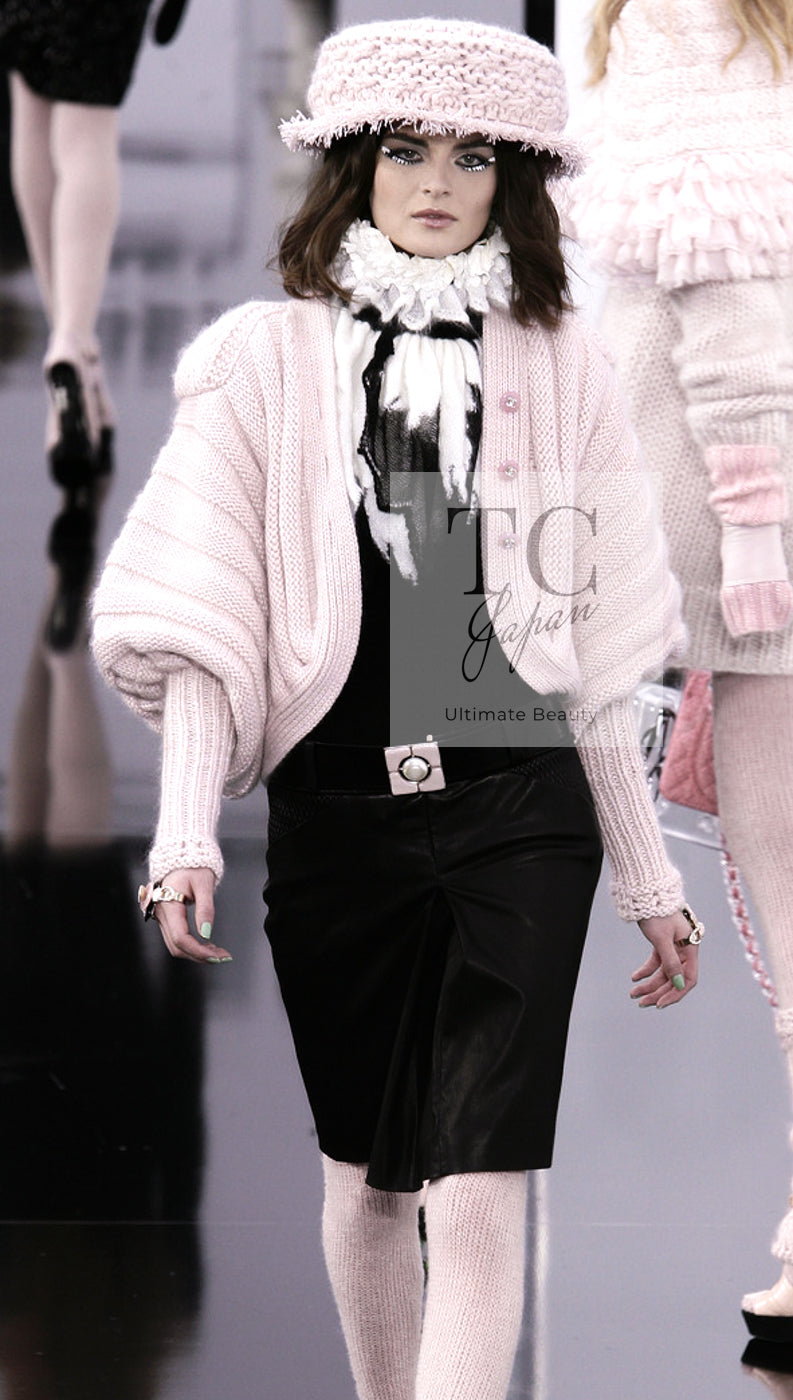 CHANEL 09A Pink Cashmere Dolman Sleeve CC Logo Buttons Knit Cardigan 40 42 44 シャネル ピンク カシミヤ ドルマンスリーブ ココボタン ニット カーディガン 即発