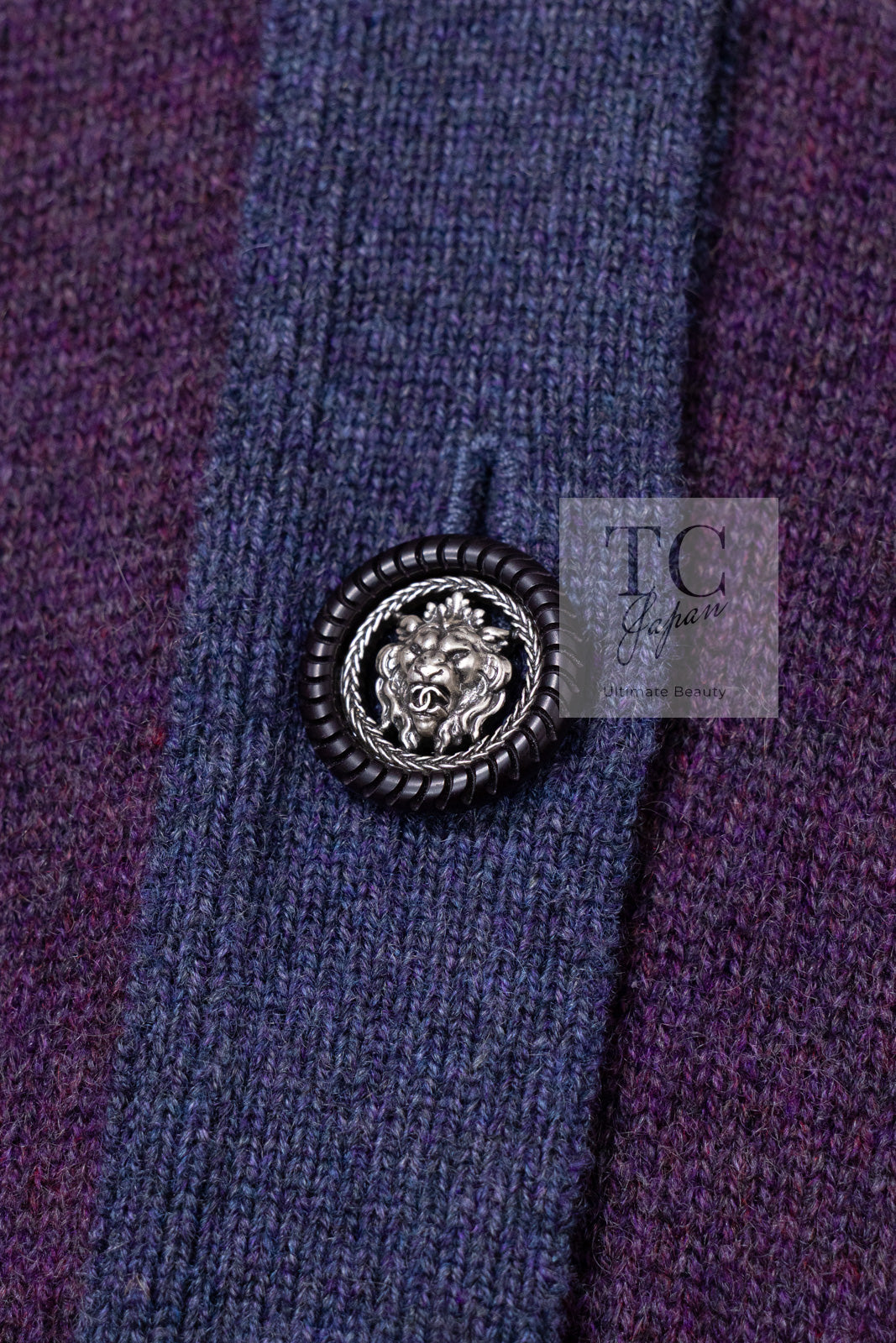 CHANEL 14B Plum Purple Lion Button Cashmere 100 Knit Cardigan 38 シャネル プラム パープル ライオンボタン カシミヤ 100 ニット カーディガン 即発