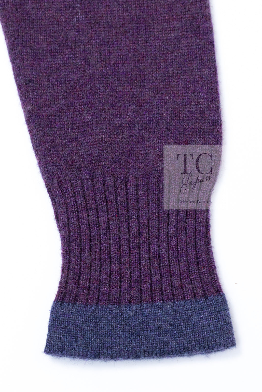 CHANEL 14B Plum Purple Lion Button Cashmere 100 Knit Cardigan 38 シャネル プラム パープル ライオンボタン カシミヤ 100 ニット カーディガン 即発