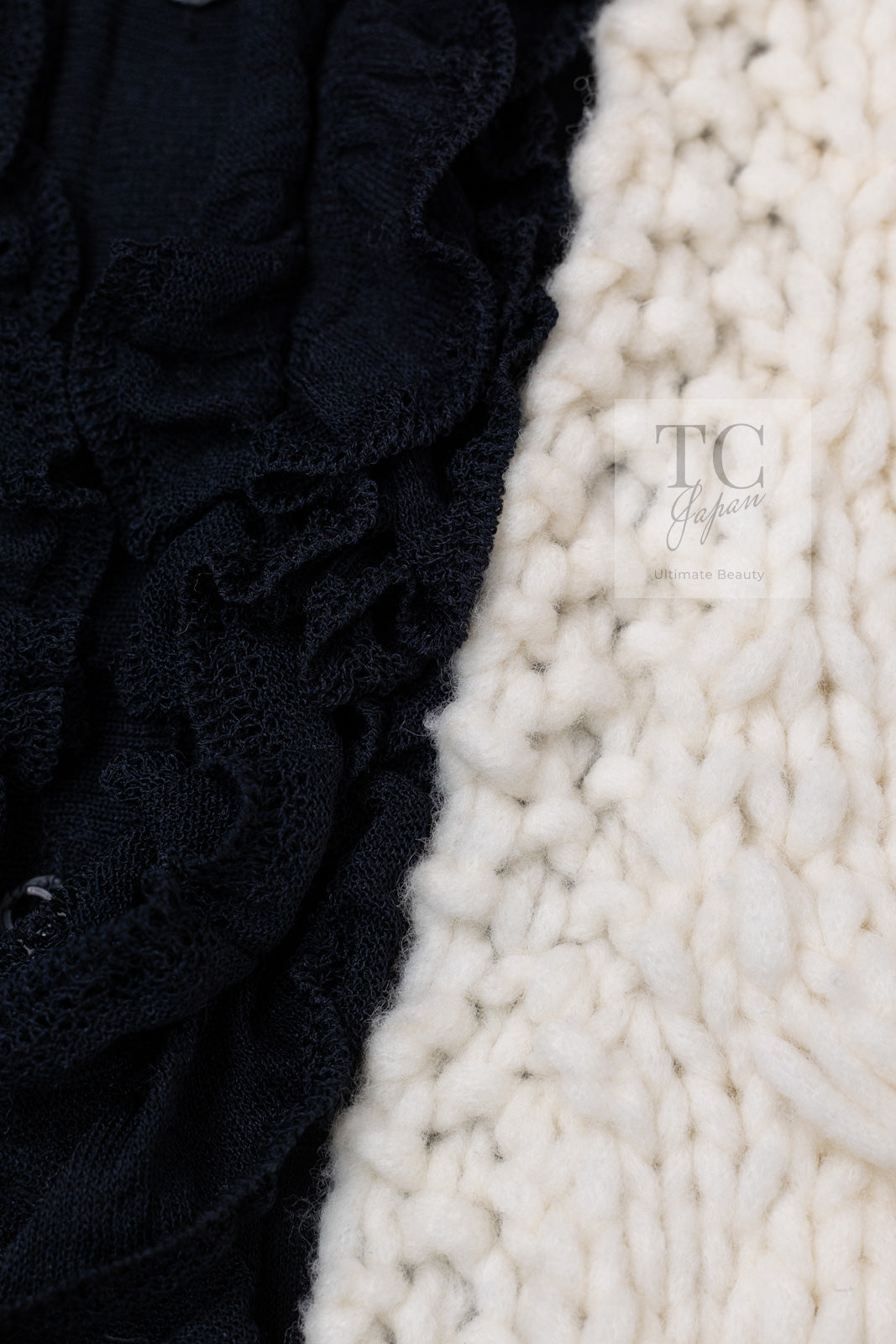 CHANEL 03A Ivory Creme Black Frill Wool Knit Cardigan 38 シャネル アイボリー クリーム ブラック フリル ウール ニット カーディガン 即発