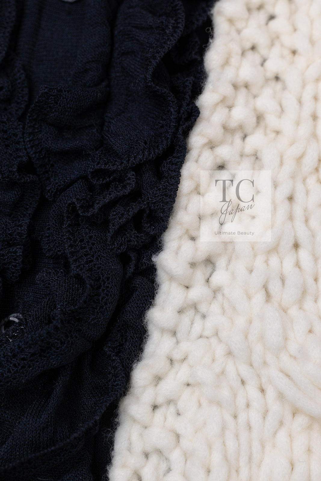 CHANEL 03A Ivory Creme Black Frill Wool Knit Cardigan 38 シャネル アイボリー クリーム ブラック フリル ウール ニット カーディガン 即発