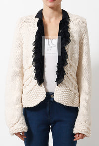 CHANEL 03A Ivory Creme Black Frill Wool Knit Cardigan 38 シャネル アイボリー クリーム ブラック フリル ウール ニット カーディガン 即発