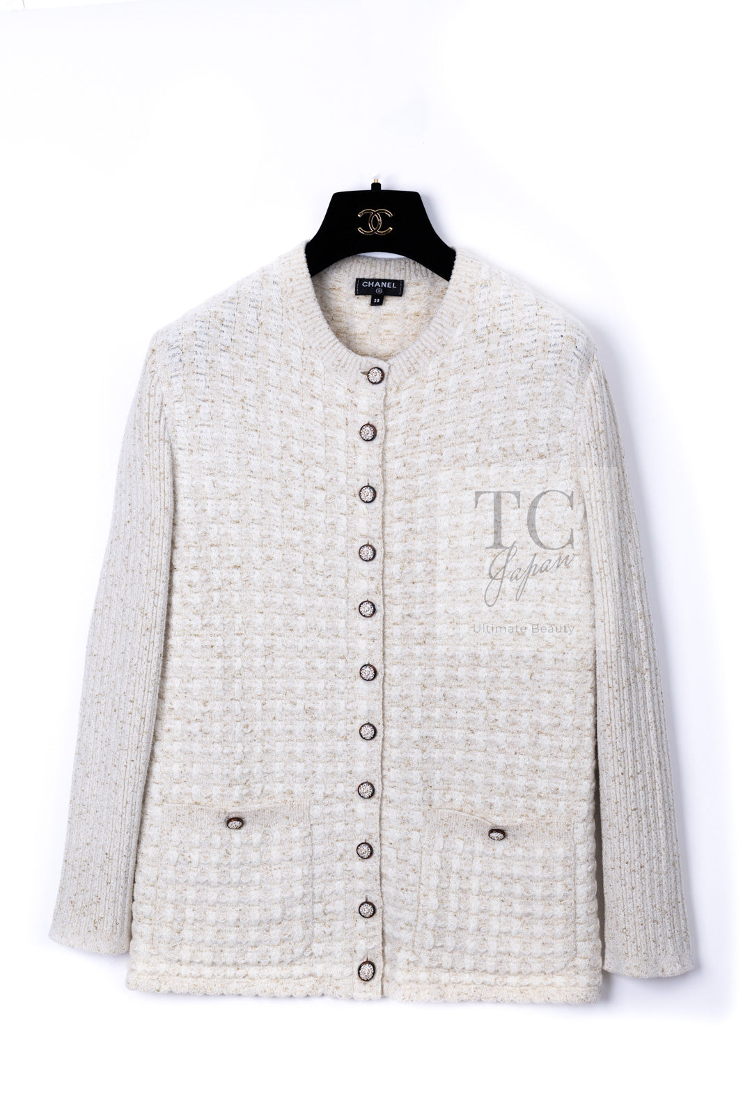 CHANEL 17PF Ivory Gold Metallic Super Soft Stretched Knit Cardigan Lion CC Button 38 シャネル アイボリー ゴールド ふわふわ ニット ストレッチ カーディガン ライオン CC ボタン 即発