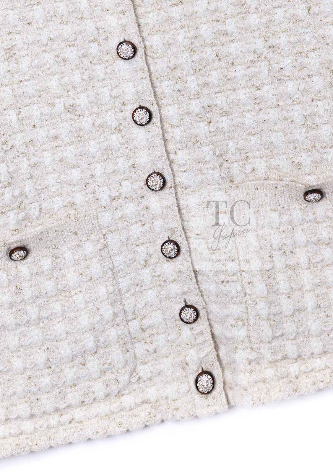 CHANEL 17PF Ivory Gold Metallic Super Soft Stretched Knit Cardigan Lion CC Button 38 シャネル アイボリー ゴールド ふわふわ ニット ストレッチ カーディガン ライオン CC ボタン 即発