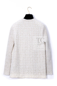 CHANEL 17PF Ivory Gold Metallic Super Soft Stretched Knit Cardigan Lion CC Button 38 シャネル アイボリー ゴールド ふわふわ ニット ストレッチ カーディガン ライオン CC ボタン 即発
