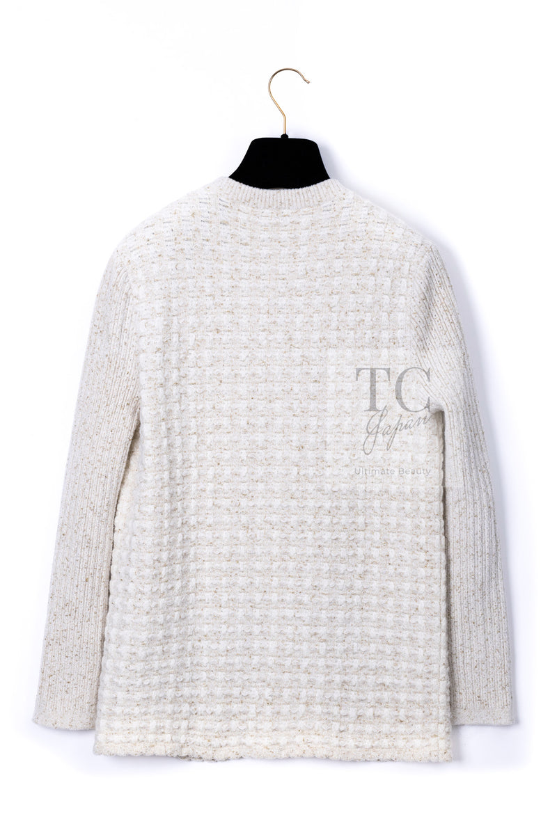 CHANEL 17PF Ivory Gold Metallic Super Soft Stretched Knit Cardigan Lion CC Button 38 シャネル アイボリー ゴールド ふわふわ ニット ストレッチ カーディガン ライオン CC ボタン 即発