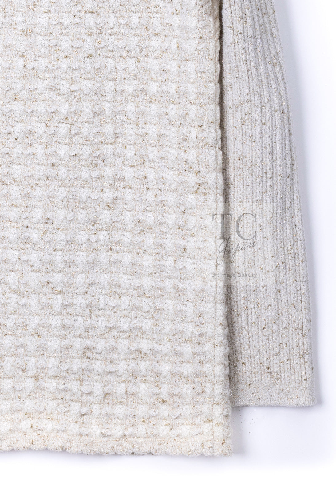 CHANEL 17PF Ivory Gold Metallic Super Soft Stretched Knit Cardigan Lion CC Button 38 シャネル アイボリー ゴールド ふわふわ ニット ストレッチ カーディガン ライオン CC ボタン 即発