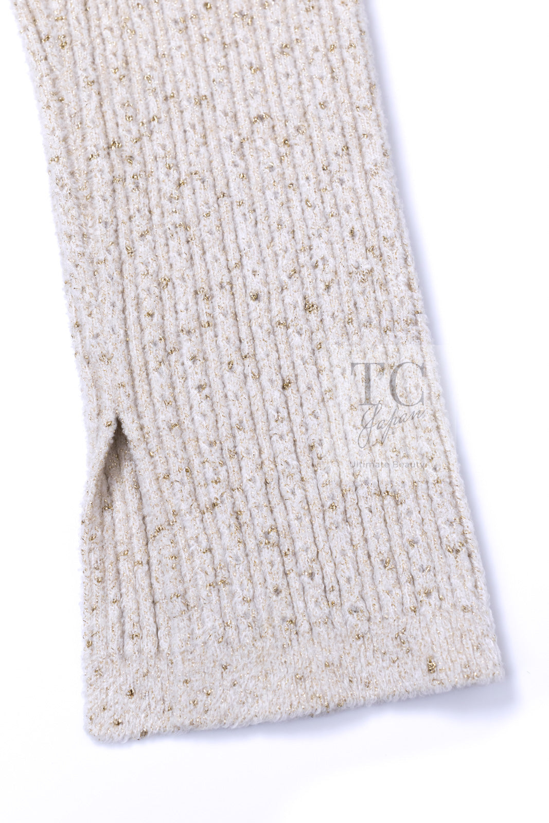 CHANEL 17PF Ivory Gold Metallic Super Soft Stretched Knit Cardigan Lion CC Button 38 シャネル アイボリー ゴールド ふわふわ ニット ストレッチ カーディガン ライオン CC ボタン 即発