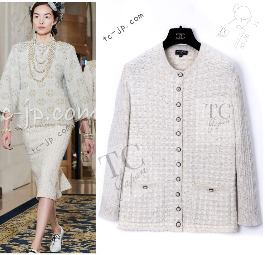 CHANEL 17PF Ivory Gold Metallic Super Soft Stretched Knit Cardigan Lion CC Button 38 シャネル アイボリー ゴールド ふわふわ ニット ストレッチ カーディガン ライオン CC ボタン 即発