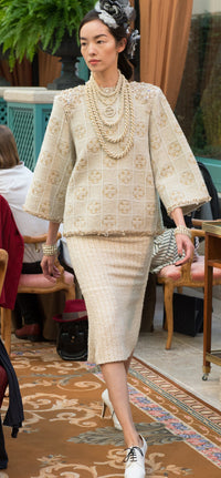 CHANEL 17PF Ivory Gold Metallic Super Soft Stretched Knit Cardigan Lion CC Button 38 シャネル アイボリー ゴールド ふわふわ ニット ストレッチ カーディガン ライオン CC ボタン 即発