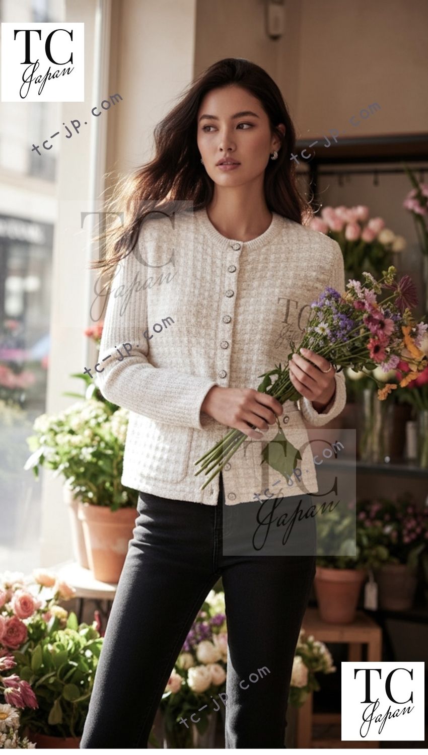 CHANEL 17PF Ivory Gold Metallic Super Soft Stretched Knit Dress Lion CC Button 34 シャネル アイボリー ゴールド ふわふわ ニット ストレッチ ワンピース ライオン CC ボタン 即発